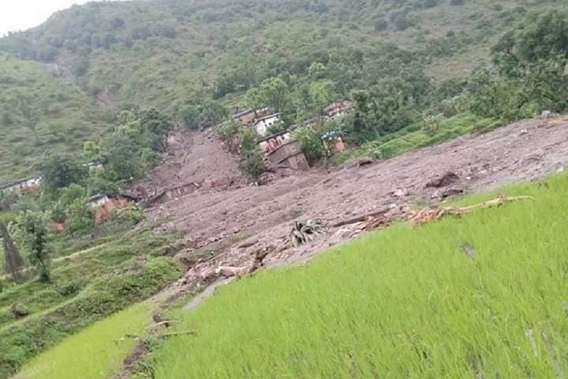 बझाङमा पहिरोले बस्तीका १७ घर बगायो, ७ जना बेपत्ता