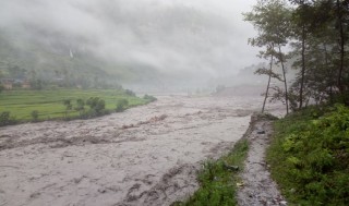 बाजुरामा बाढीको बितण्डा