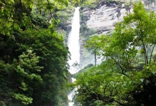 फुङफुङे झरनामा बढ्दैछ आन्तरिक पर्यटकको चहलपहल