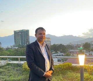 स्कुल पढाउँदा-पढाउँदै यी व्यक्तिले लोकसेवाको तयारी गरे, लोकसेवाप्रति यसरी भए आकर्षित !