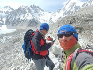 १७ वर्षीय किशाेर साेनाम शेर्पा पुगे सगरमाथाको शिखरमा