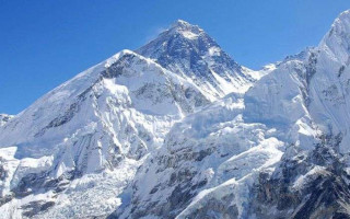 वरिष्ठ अधिवक्ता सगरमाथामा ६२ वर्षीय वरिष्ठ अधिवक्ता भुसालको पाइला
