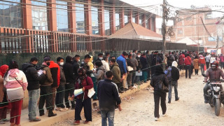 राहदानी विभागमा सेवाग्राहीहरुको भीड (तस्बिरमा हेर्नुस्)