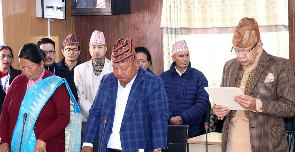 सांसदद्वय प्रेम आले र माया राईले लिए शपथ