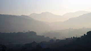 वायु प्रदूषणले ढाकेको काठमाडौं उपत्यका (तस्विरमा हेर्नुस्)