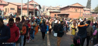 महाशिवरात्रि नजिकिँदै गर्दा पशुपतिमा चहलपहल बढ्यो (फोटो फिचर)