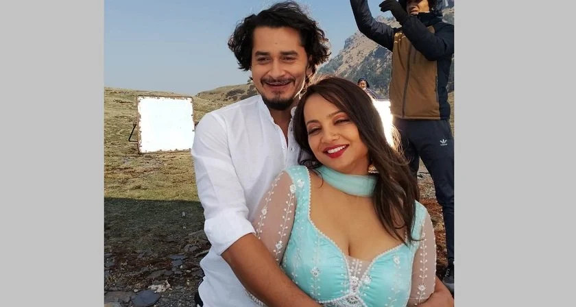 कालिन्चोक पुगेर रोमान्टिक बने गौरव र नम्रता सापकोटा