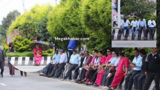 आन्दोलनरत शिक्षक कोही सेल्फी खिच्दै, कोही नाचगानमा व्यस्त