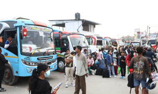 दसैँ मनाउन उपत्यका छाड्ने क्रम जारी, एक दिनमै बाहिरिए ४० हजार यात्रु
