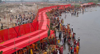 उदाउँदो सूर्यलाई अर्घ्य दिएसँगै छठ पर्व विधिवत् सम्पन्न