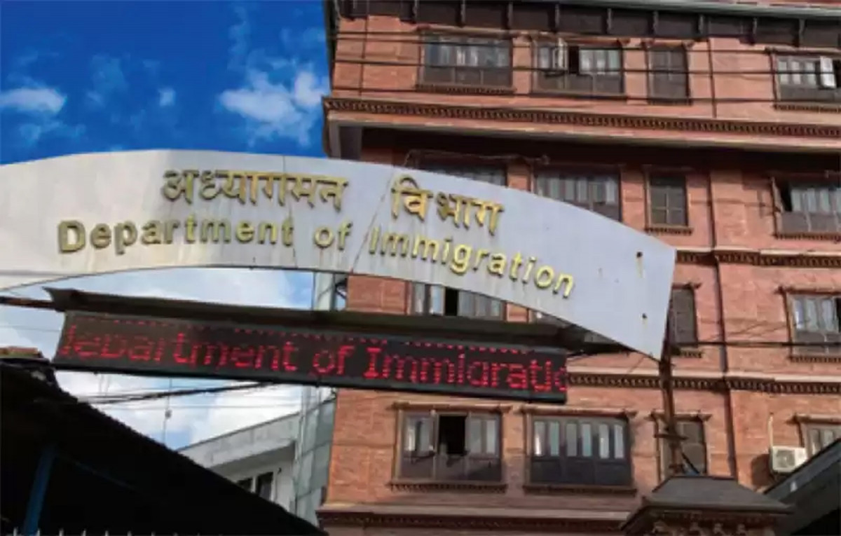नेपालमा विदेशी : नाम विद्यार्थी, धन्दा अर्कै