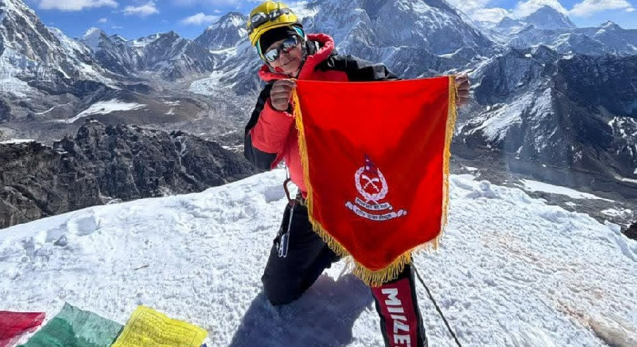 सशस्त्र प्रहरी सहायक निरीक्षक निम डिक्की शेर्पाद्वारा ल्होत्से हिमालको सफल आरोहण
