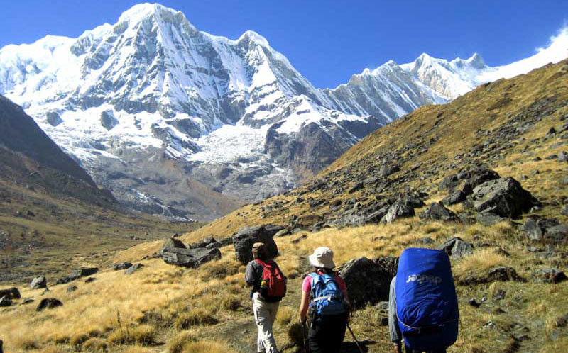 लेक लागेर मुस्ताङमा ९ विदेशीसहित १३ जनाको मृत्यु