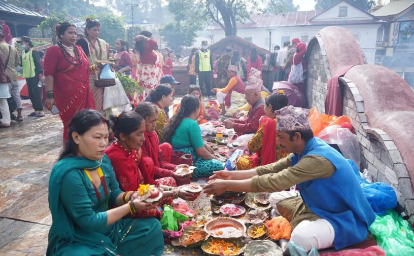 साउनको अन्तिम सोमबार पशुपतिनाथमा भक्तजनको घुइँचो