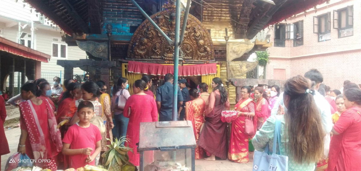 गणेश चतुर्थीमा मन्दिरमा भक्तजनको भीड, बिहानैदेखि दर्शनार्थीको घुइँचो