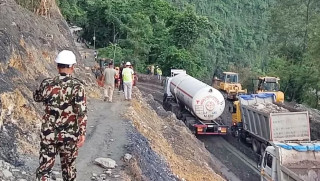 १८ दिनपछि खुल्यो पृथ्वी राजमार्ग, कृष्णभीरमा दुईतर्फी यातायात सुरु